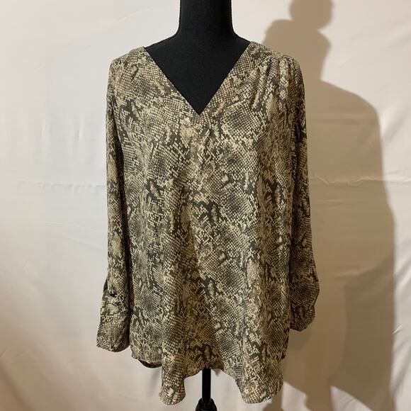 Motherhood Maternity top size large snake print  excellent condition - Picture 2 of 5